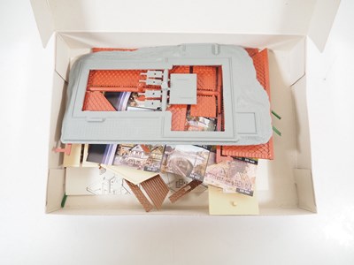 Lot 27 - A group of HO gauge kitbuilt plastic buildings...