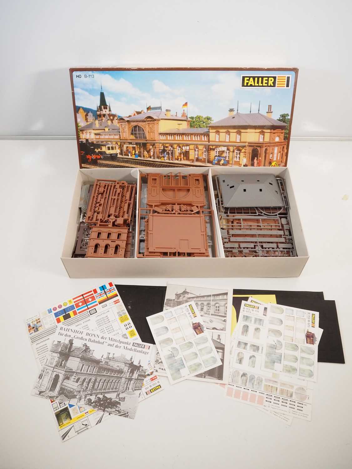 Lot 31 - A FALLER HO gauge 'Bahnhof Bonn' (Bonn...