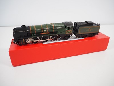 Lot 35 - A pair of WRENN OO gauge steam locomotives...