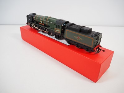 Lot 35 - A pair of WRENN OO gauge steam locomotives...