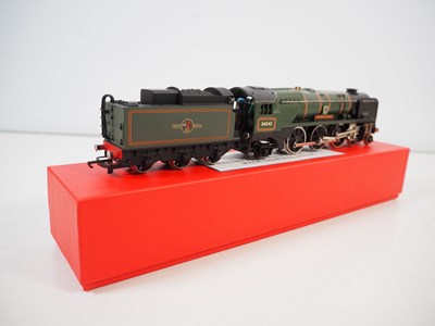 Lot 35 - A pair of WRENN OO gauge steam locomotives...