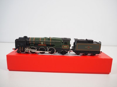 Lot 35 - A pair of WRENN OO gauge steam locomotives...
