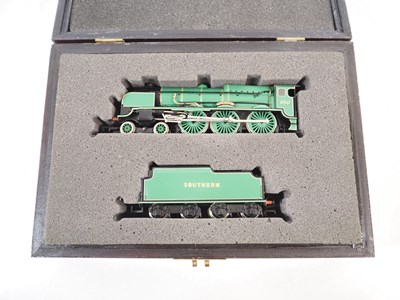 Lot 42 - A BACHMANN OO gauge 31-400 limited edition...