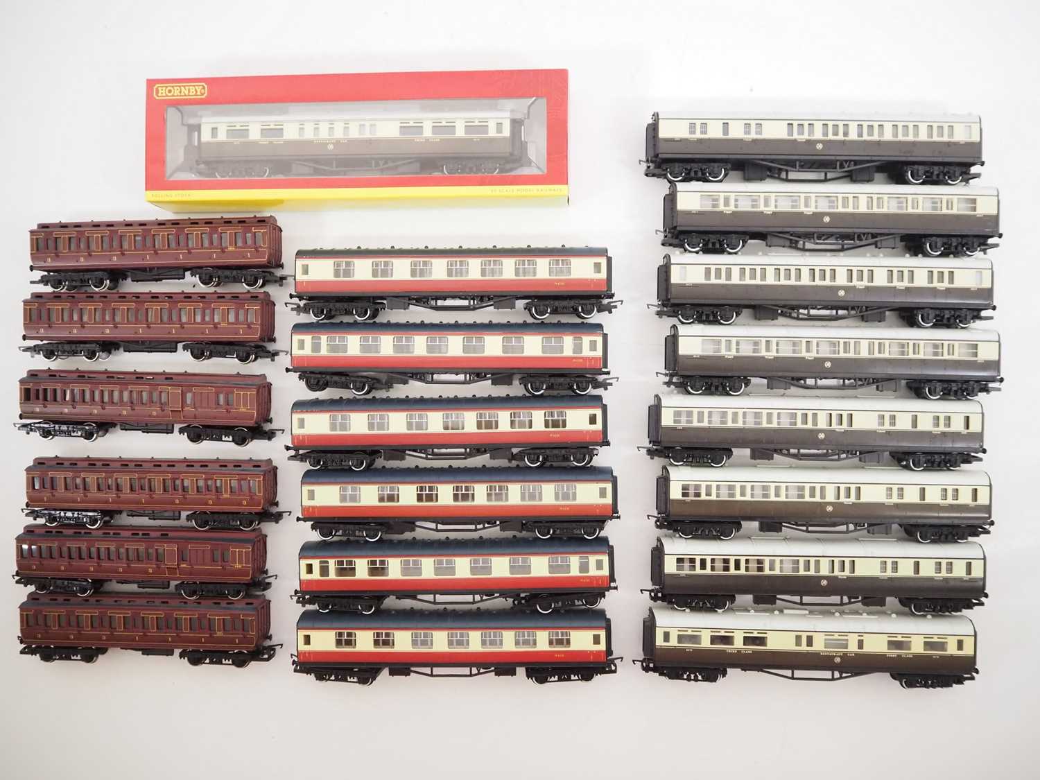 Lot 46 - A group of OO gauge HORNBY unboxed passenger...