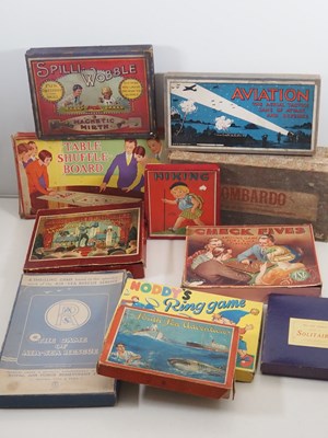 Lot 309 - A large quantity of vintage boxed games, some...