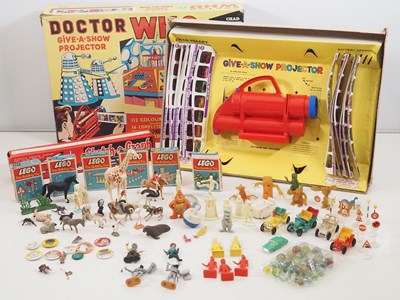 Lot 323 - A group of mixed vintage toys to include a...