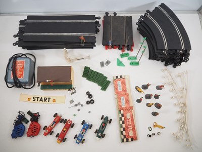 Lot 326 - A group of vintage SCALEXTRIC accessories and...