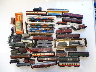 Lot 268 - A quantity of mixed rolling stock, mostly RTR,...