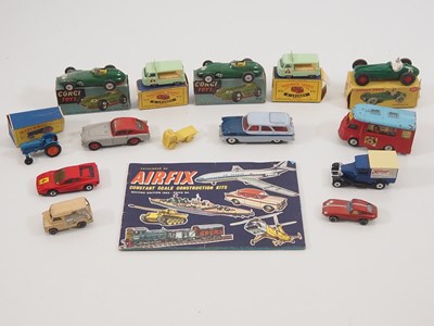 Lot 603 - A group of boxed and unboxed diecast vehicles...