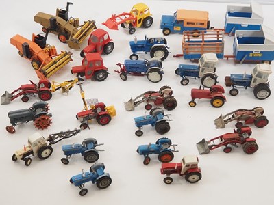 Lot 610 - A group of diecast/plastic agricultural...