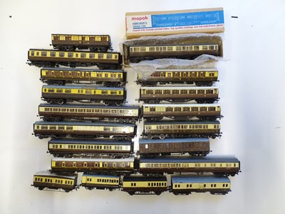 Lot 272 - A group of mostly kitbuilt coaches including a...