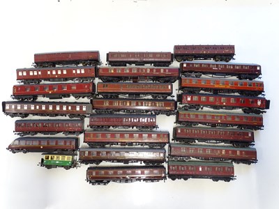 Lot 274 - A group of mostly kitbuilt coaches in various...