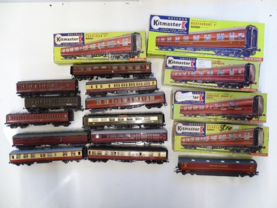 Lot 275 - A group of mostly kitbuilt coaches in various...