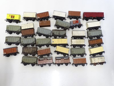 Lot 277 - A group of unboxed HORNBY DUBLO and WRENN...