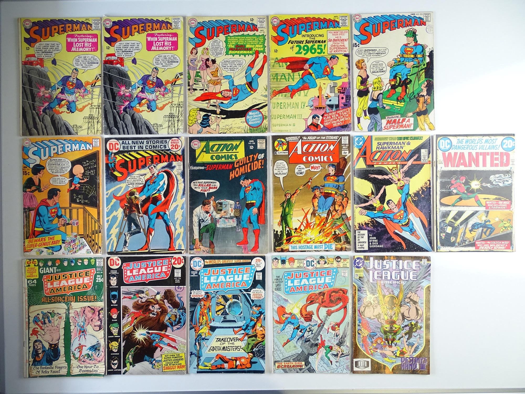 Lot 124 - MIXED DC SUPER-HERO LOT (Group of 16) to