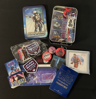 Lot 727 - STAR WARS fan club collectables and other...