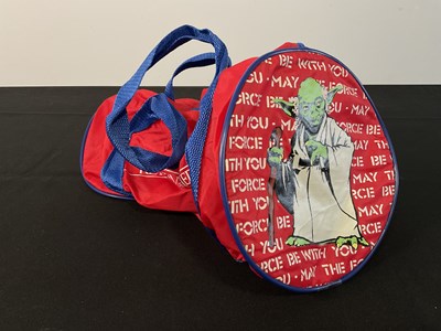 Lot 727 - STAR WARS fan club collectables and other...