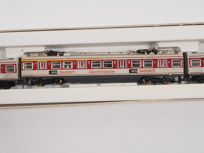 Lot 2 - ARNOLD - An N gauge 2950 3-car German outline...