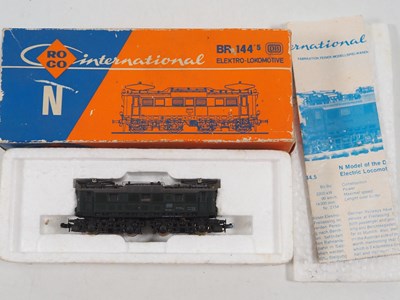 Lot 5 - ROCO - A pair of N gauge German outline...