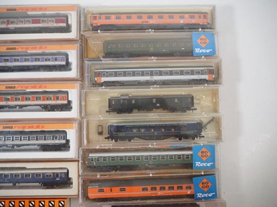 Lot 6 - A group of N gauge boxed and unboxed German...