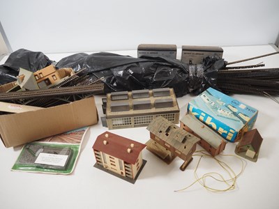 Lot 8 - A crate of N gauge plastic building kits by...