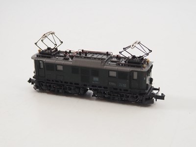 Lot 13 - A pair of ROCO N gauge German outline electric...