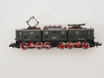 Lot 13 - A pair of ROCO N gauge German outline electric...