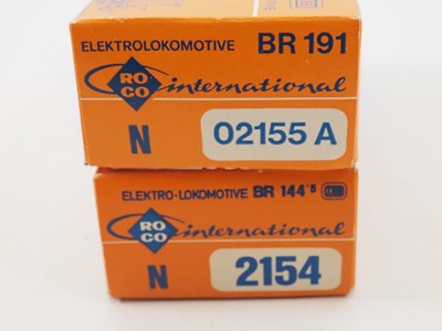 Lot 13 - A pair of ROCO N gauge German outline electric...