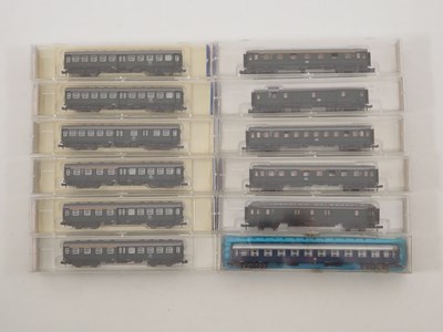 Lot 17 - An N gauge collection of mostly ROCO German...