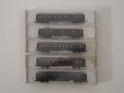 Lot 17 - An N gauge collection of mostly ROCO German...