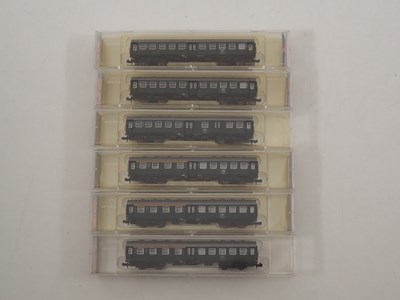 Lot 17 - An N gauge collection of mostly ROCO German...