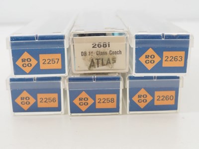 Lot 17 - An N gauge collection of mostly ROCO German...