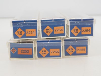 Lot 17 - An N gauge collection of mostly ROCO German...