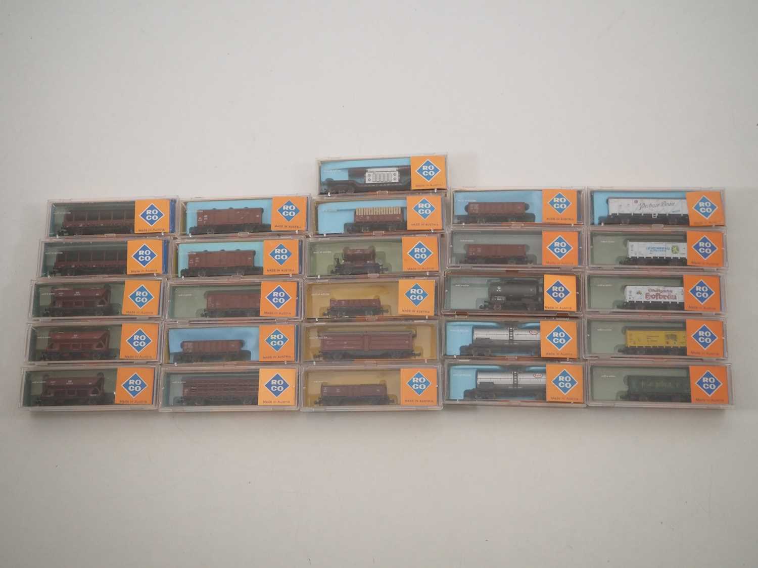 Lot 19 - ROCO - N gauge German outline wagons - VG in...