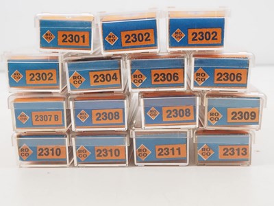 Lot 19 - ROCO - N gauge German outline wagons - VG in...