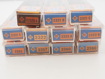 Lot 19 - ROCO - N gauge German outline wagons - VG in...
