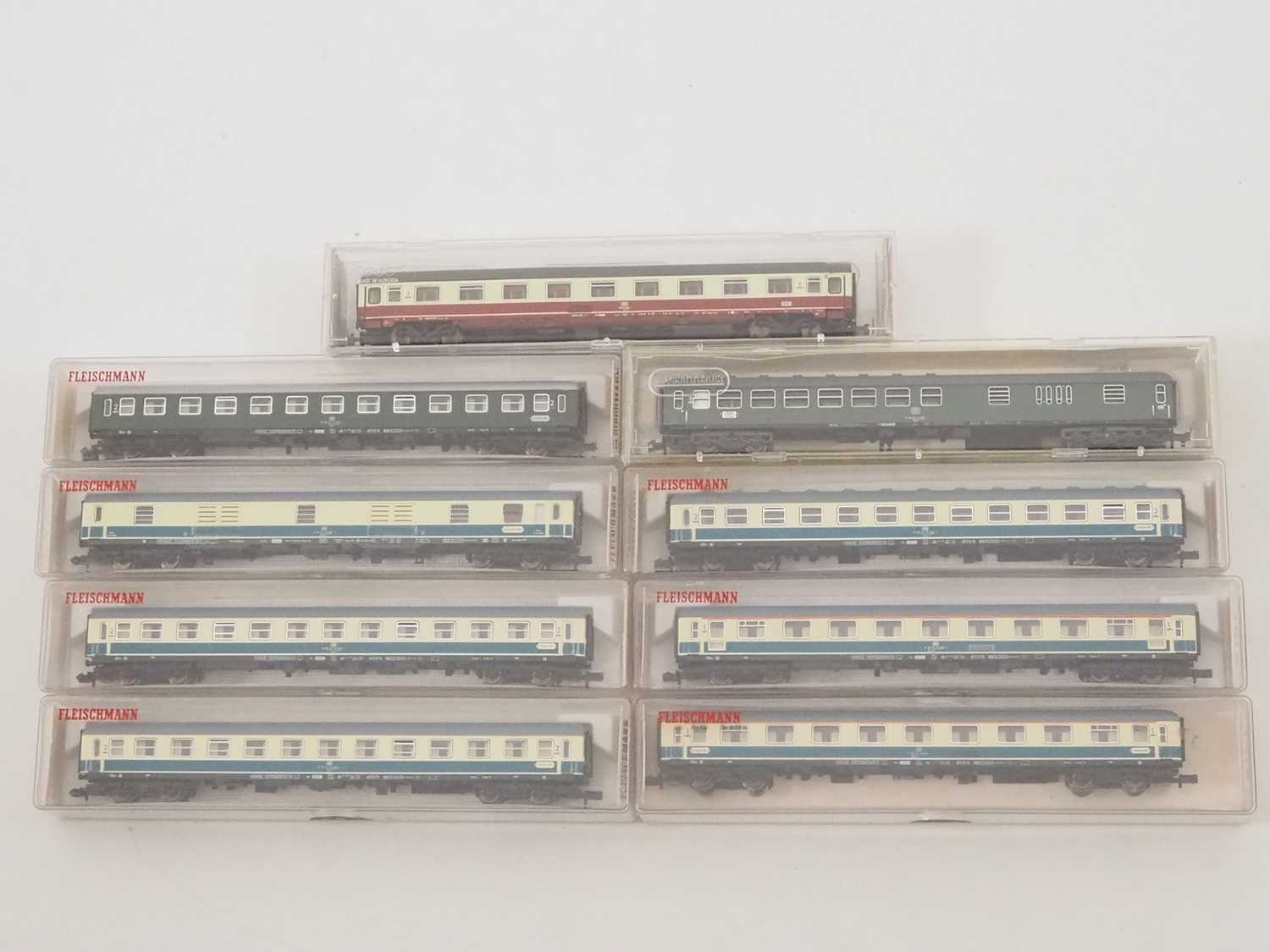 Lot 22 - N gauge German outline coaches in various DB...