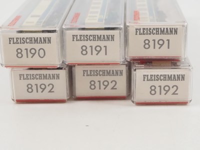 Lot 22 - N gauge German outline coaches in various DB...