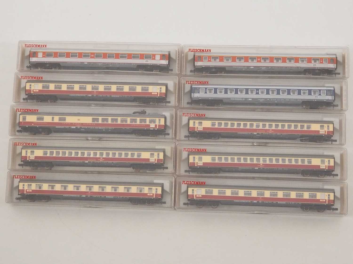 Lot 23 - FLEISCHMANN - N gauge German outline coaches...