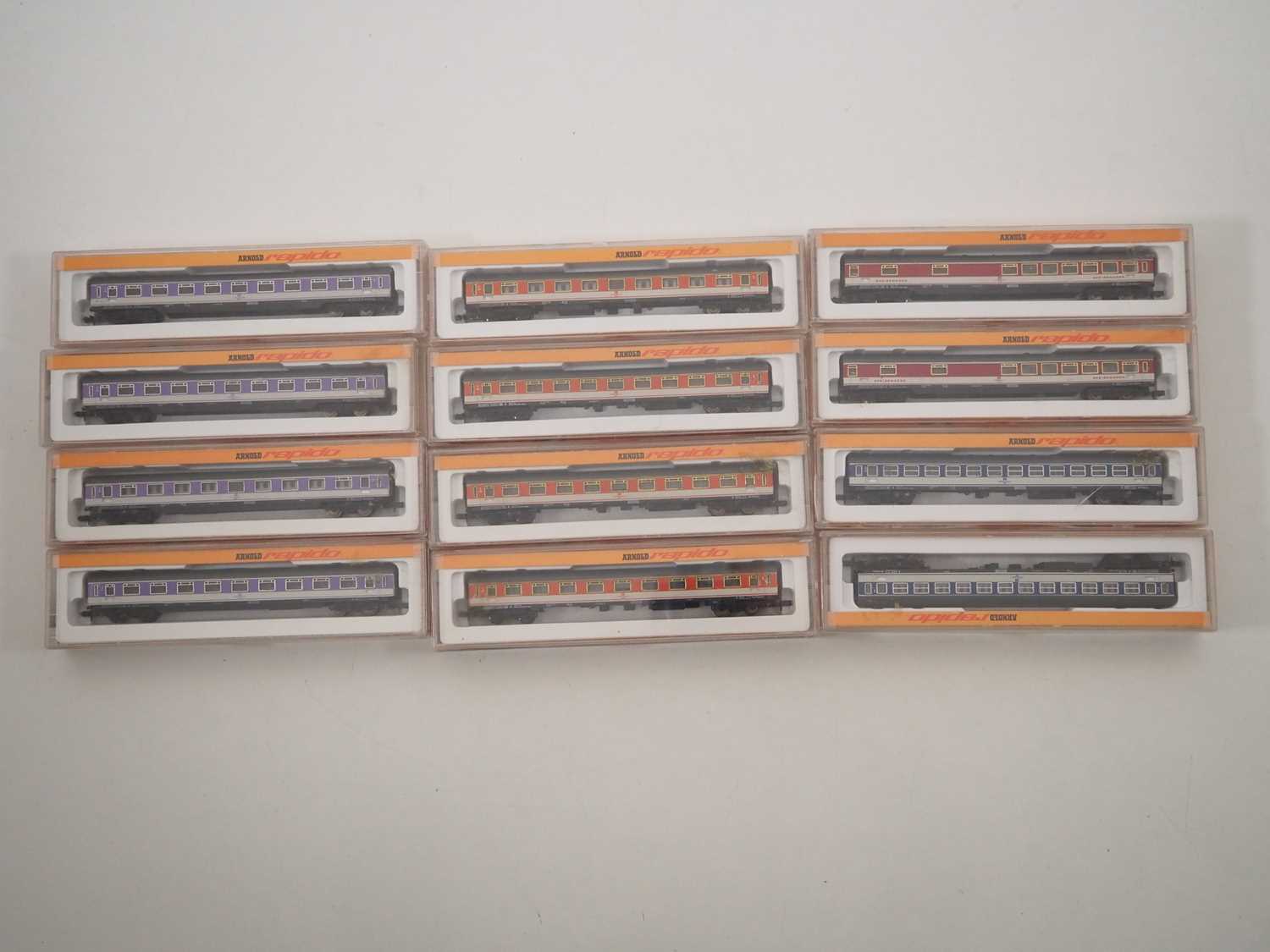 Lot 24 - ARNOLD - N gauge German outline coaches in DB...