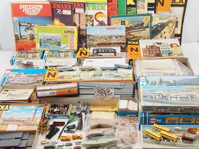 Lot 26 - A quantity of vintage N gauge kits by POLA and...