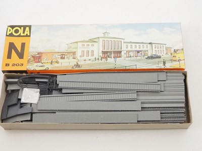 Lot 26 - A quantity of vintage N gauge kits by POLA and...