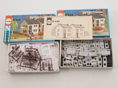 Lot 26 - A quantity of vintage N gauge kits by POLA and...