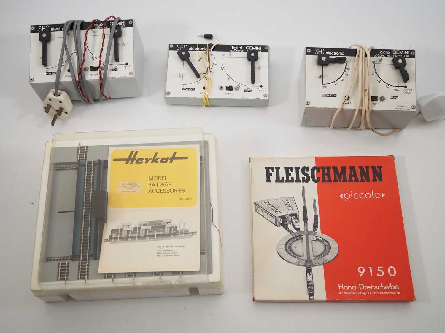 Lot 30 - N gauge accessories - comprising a HERKAT...
