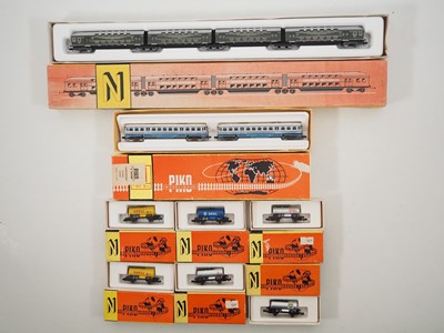 Lot 32 - PIKO - N gauge East German outline diesel...