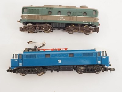 Lot 33 - European Outline N gauge rolling stock -...