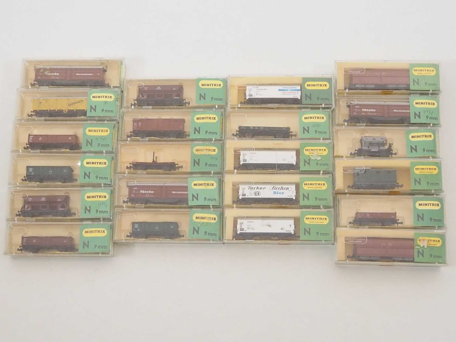 Lot 37 - MINITRIX - N gauge German outline wagons - VG...