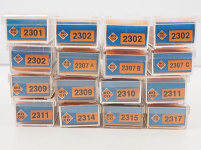 Lot 38 - ROCO - N gauge German outline wagons - VG in...