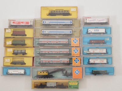 Lot 39 - N gauge - German outline wagons by ROCO,...