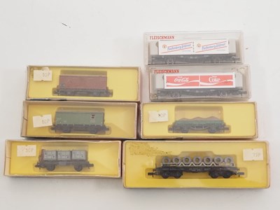 Lot 39 - N gauge - German outline wagons by ROCO,...